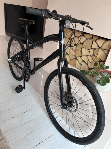 Black specialized globe - black,